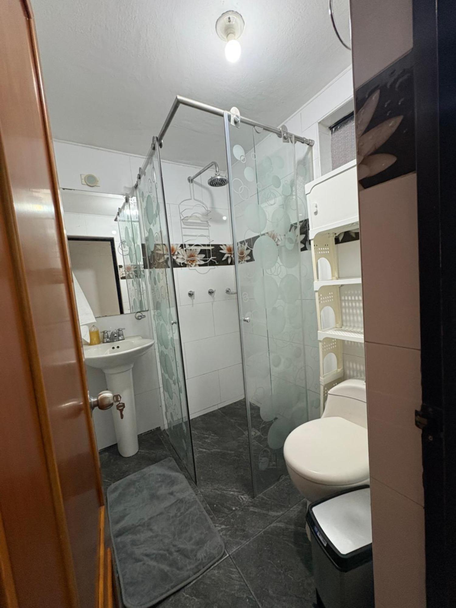 Habitación en casa particular Dorado - Cerca Al Aeropuerto - 201 *